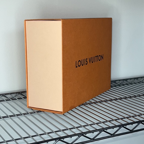 🌹Louis Vuitton box w/attached lid - Picture 2 of 3